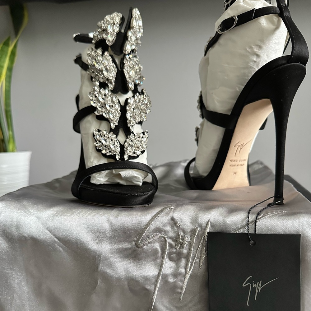 Giuseppe Zanotti Crystal Wing Sandals | Size 6 | Red Carpet | $2,125 Retail